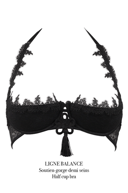 Soutien-gorge demi-seins et string ouvert