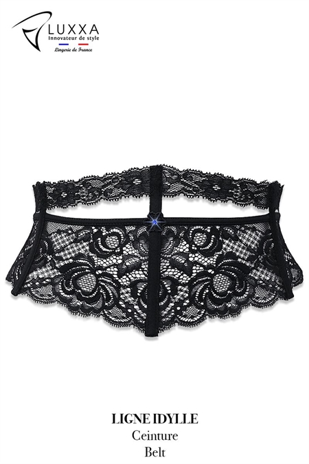 ENSEMBLE SOUTIEN-GORGE AVEC CEINTURE ET TANGA