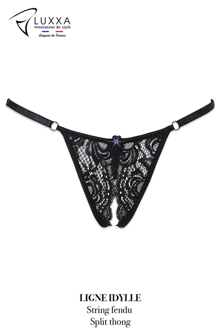 ENSEMBLE SOUTIEN-GORGE 1/2 SEINS AVEC HARNAIS ET STRING FENDU